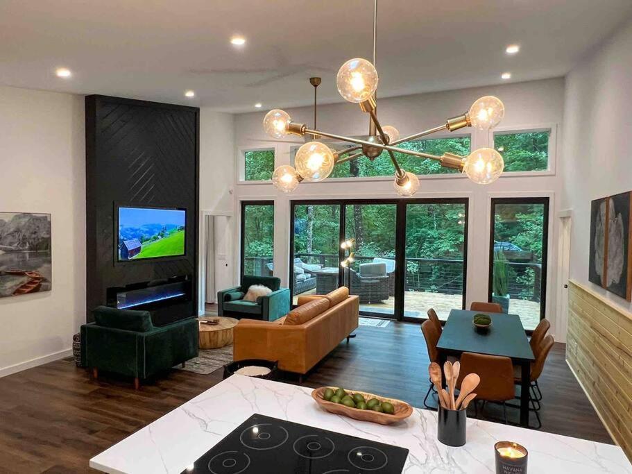 Modern Mountain Getaway With Hot Tub, Fire Pit Villa Sautee Nacoochee Ngoại thất bức ảnh